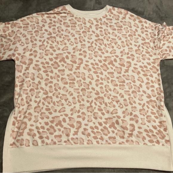 COPY - Creme Pink Tan Leopard Spots Long Sleeve Split Side No Tag Except Size - Picture 2 of 6
